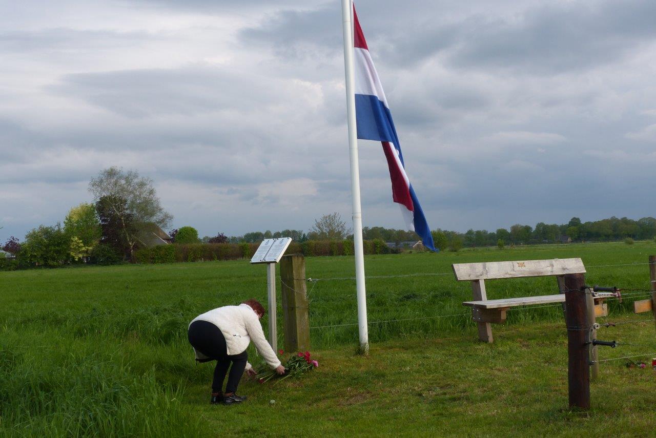 008 Dodenherdenking Bloemenkampsweg (27)