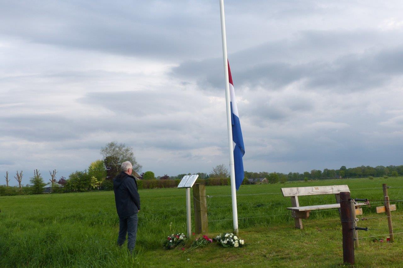 009 Dodenherdenking Bloemenkampsweg (29)