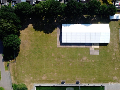 Midzomerterrein van uit de lucht 01