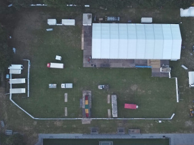 Midzomerterrein van uit de lucht 03