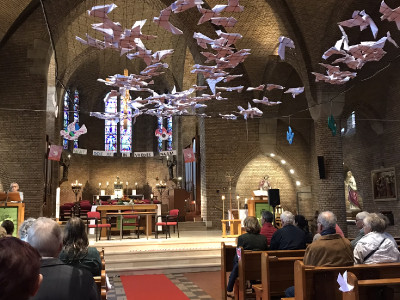 016 kerk met duifjes